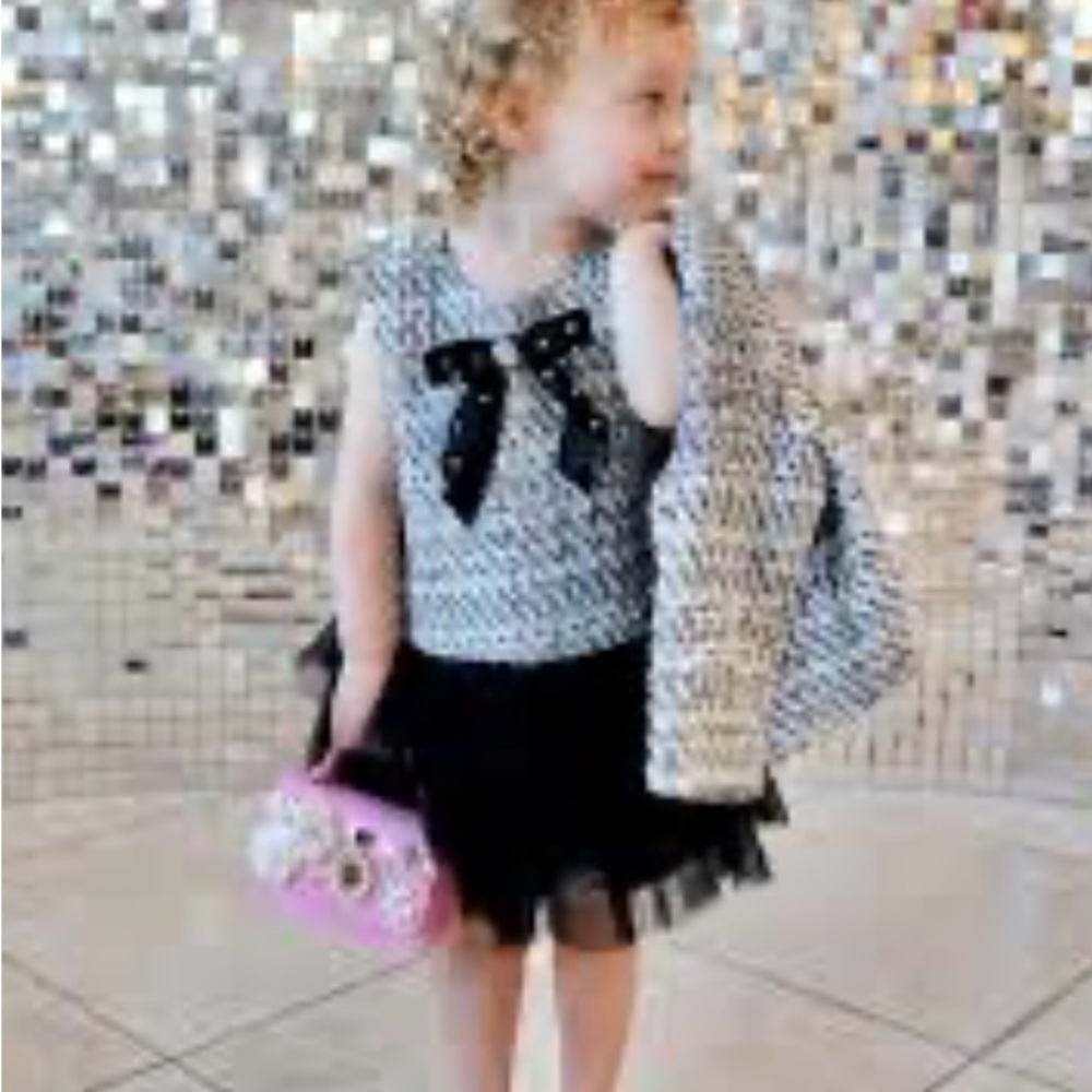 Doe a Dear Little Girls Bow Tweed Dress Size: 4 Black,white and blue .